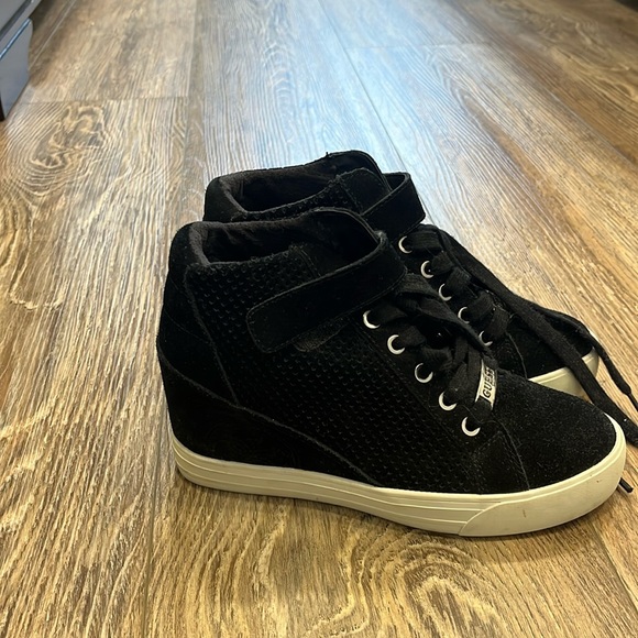 Guess black wedge sneaker shoe gently used - Picture 1 of 3